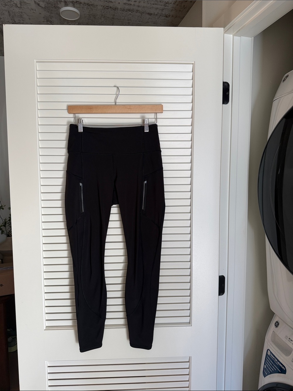 Athleta size small Black High-Waist Performance Leggings with Zip Pockets